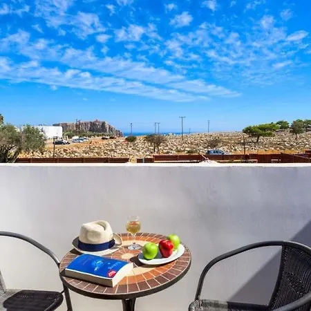 Sleeps 4 Pool Air Con Wifi Líndos