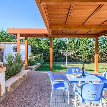 Sleeps 4 Pool Air Con Wifi