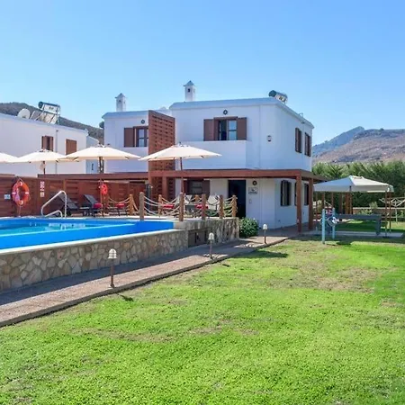Sleeps 4 Pool Air Con Wifi Líndos