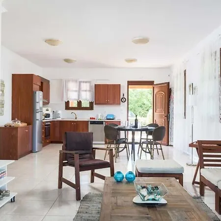 Sleeps 4 Pool Air Con Wifi Villa