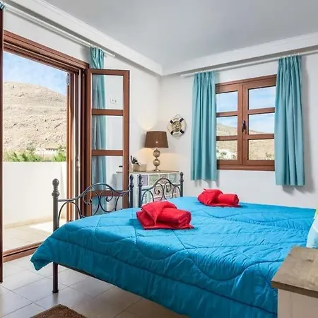 Villa Sleeps 4 Pool Air Con Wifi