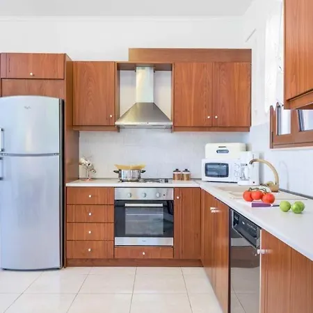 Sleeps 4 Pool Air Con Wifi