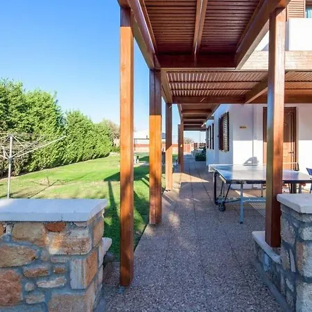 Villa Sleeps 4 Pool Air Con Wifi *